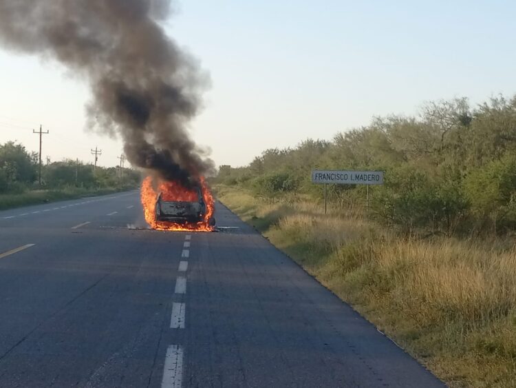 Guardia Estatal atendió incendio de camioneta en Carretera Federal 97 de Reynosa