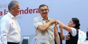 Promueve Américo la salud y se vacuna