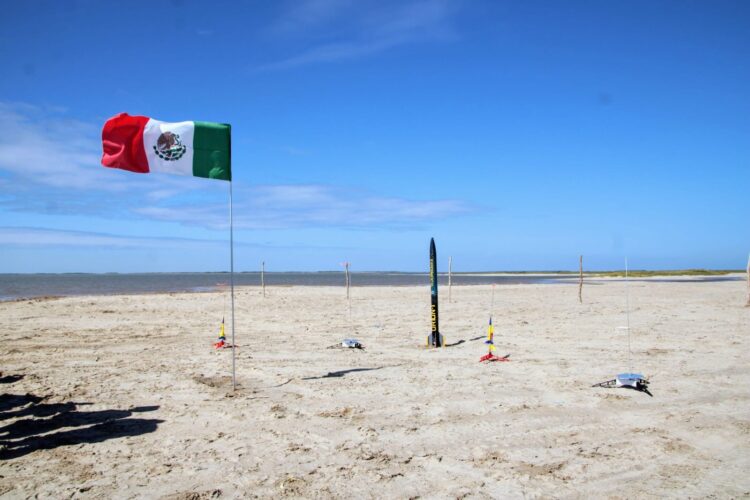 Realizan en Matamoros exhibición de lanzamiento de cohetes experimentales