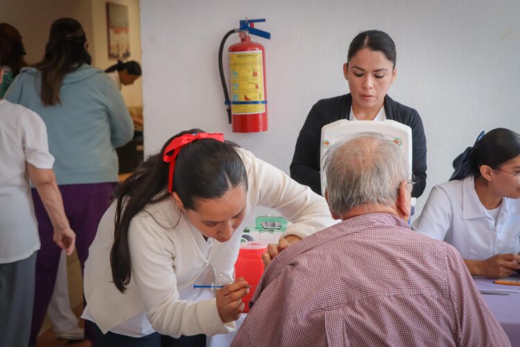 Aplica DIF Victoria 398 vacunas contra enfermedades virales