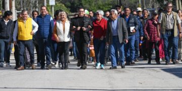 Cumple Lalo Gattás a habitantes del ejido Loma Alta y Esfuerzo Popular