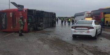 Se vuelca autobús con 47 pasajeros en Tamaulipas