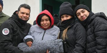 Distribuyen Municipio y DIF Victoria apoyos invernales