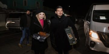 Alcalde de Matamoros y el DIF Municipal entregan apoyos para mitigar el frío en colonias vulnerables
