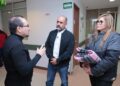 Entrega Marcelo Abundiz donativos a familiares, pacientes y doctores de Hospital General de Altamira