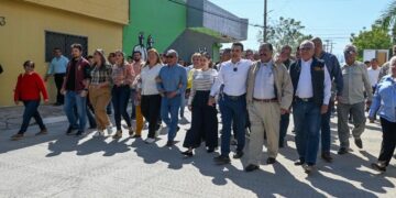 Agradecen vecinos obra pública en colonia del Maestro