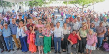 Con la voluntad de ayudar, Lalo y Lucy entregan apoyos alimentarios