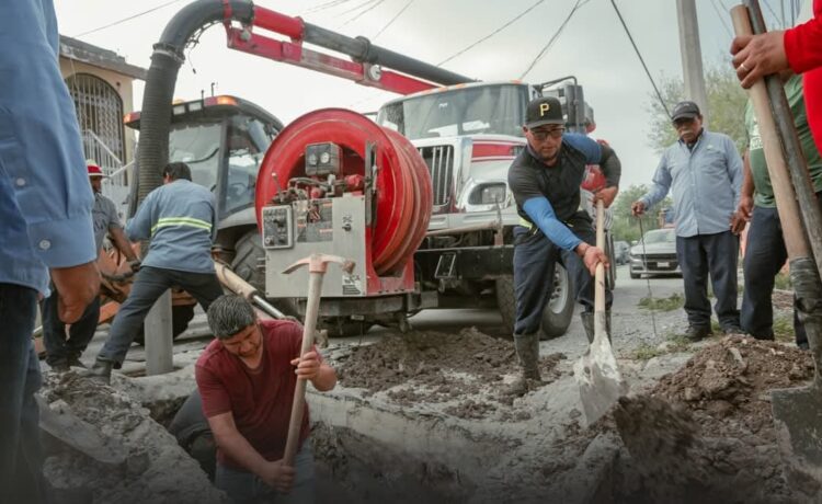 Destapa Gobierno de Matamoros tubería de drenaje de la Mariano Matamoros