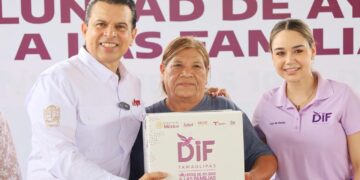 Benefician Lucy y Lalo a familias de La Misión