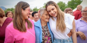 Convive Lucy de Gattás con abuelitos del DIF Victoria