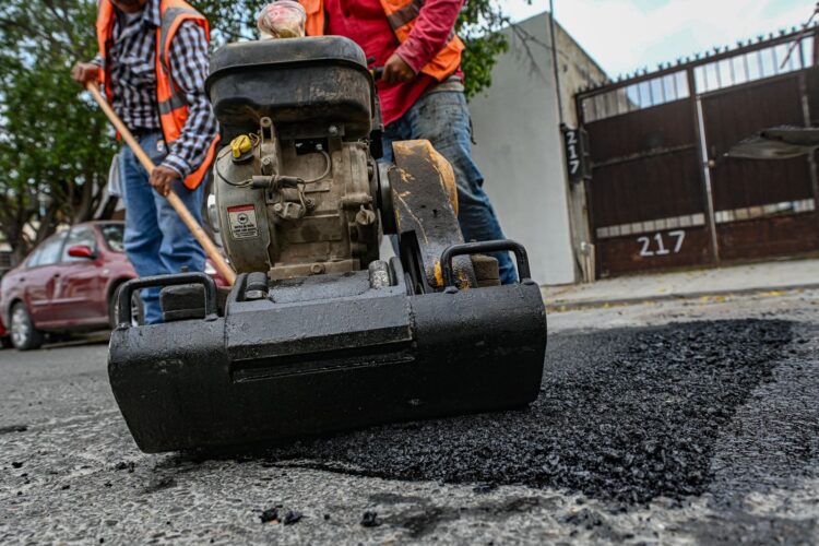 Intensifica Municipio limpieza y bacheo de  principales avenidas