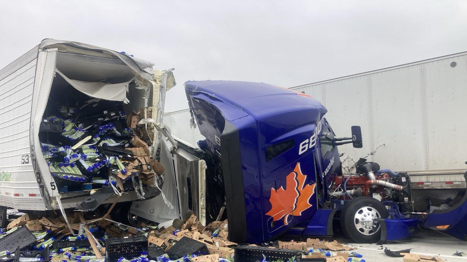 Dos tráileres se impactan en la Monterrey-Nuevo Laredo: un fallecido