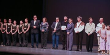 Abren Lalo y Lucy telón de festejos del Bicentenario