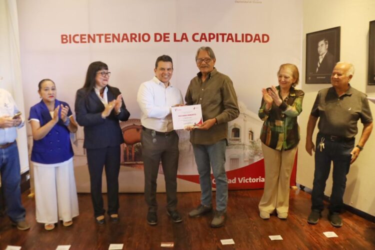 Inaugura alcalde exposición fotográfica del Bicentenario