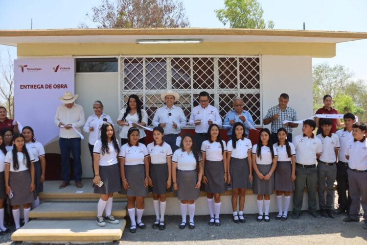 Entrega alcalde obras de apoyo a la educación en ejido Juan Rincón