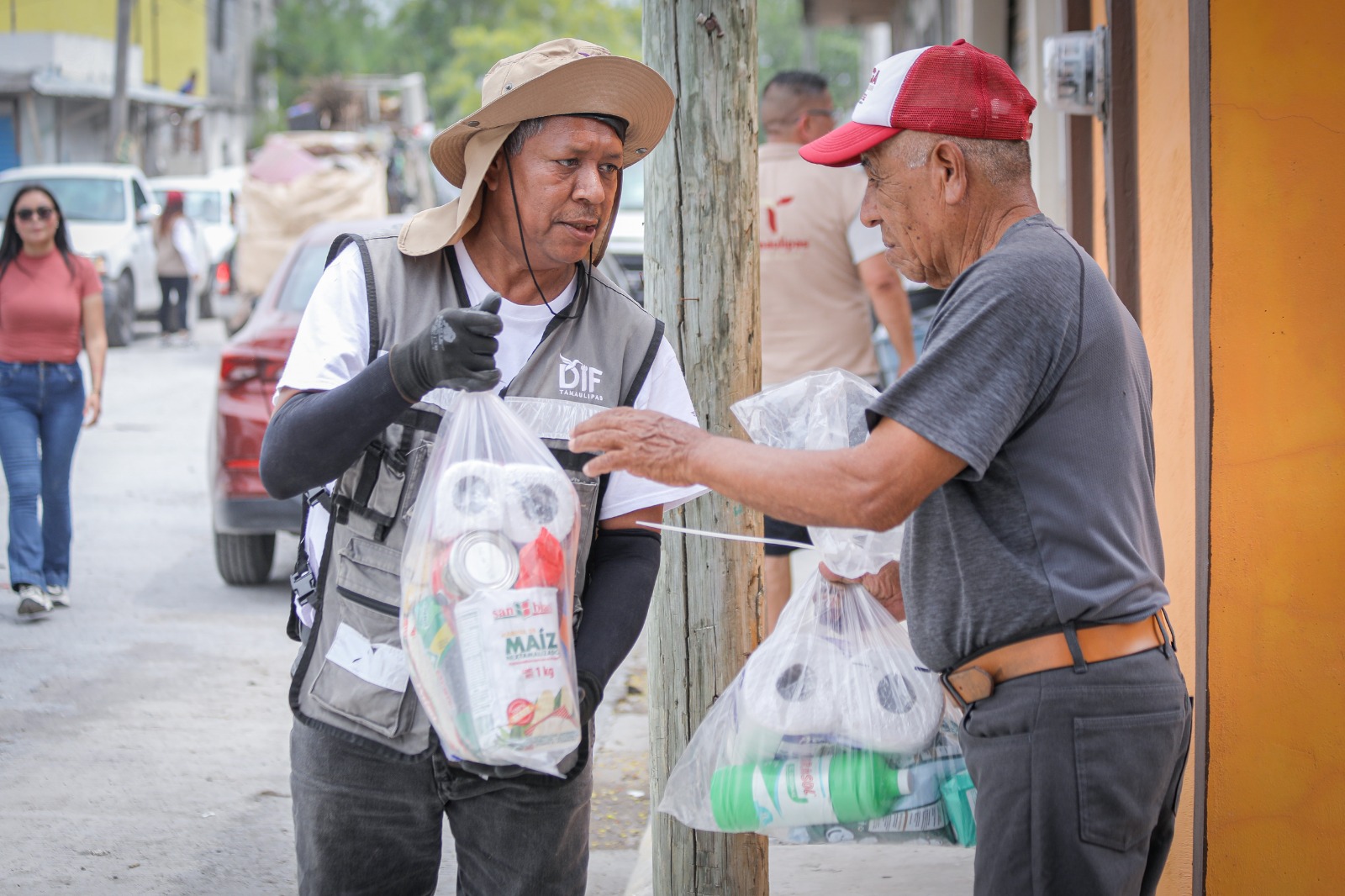 Continúa DIF Tamaulipas entregando apoyos a familias afectadas por lluvias inundaciones en la frontera