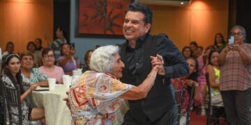 Festejan Lalo y Lucy a las mamás victorenses