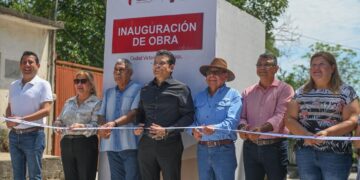 Inaugura alcalde calle de concreto hidráulico en colonia Tamatán