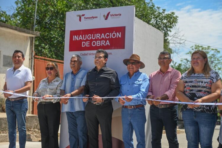 Inaugura alcalde calle de concreto hidráulico en colonia Tamatán