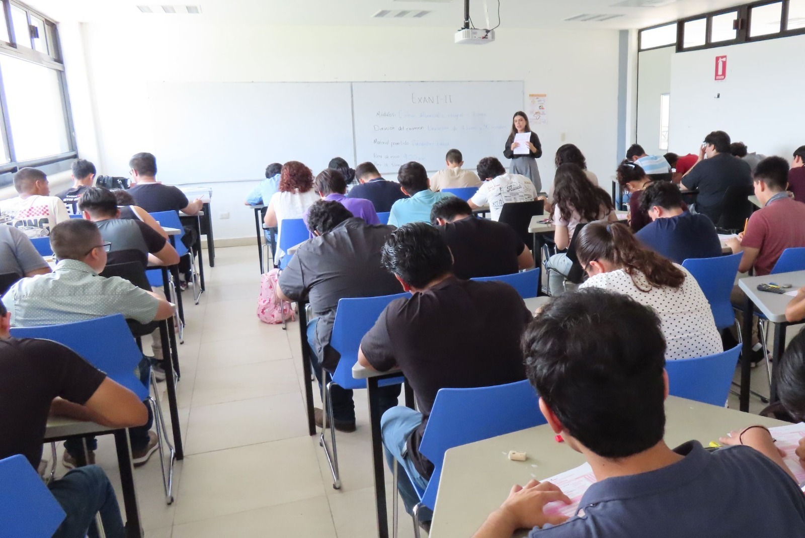 Cientos compiten por un lugar en la Universidad Politécnica de Victoria