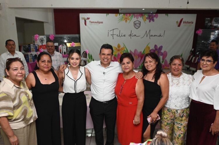 Festejan a madres sindicalizadas del Ayuntamiento de Victoria