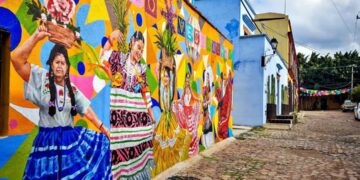 Inauguran Mural Comunitario que Rescata Tradiciones Oaxaqueñas
