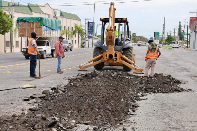 Avanza programa de bacheo en calles de la Capital