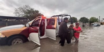Remanentes de Barry provocan cierre de carretera en Tamaulipas y múltiples inundaciones