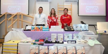 Recibe DIF Victoria equipo médico de cadena comercial OXXO