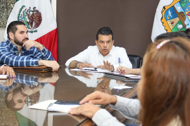 Sostiene alcalde Lalo Gattás reunión de trabajo con Gabinete Económico