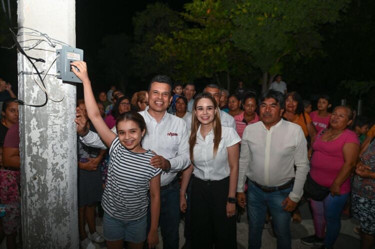 Entrega Municipio área verde iluminada en la Mariano Matamoros