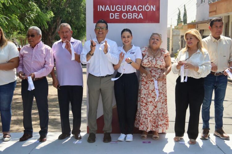 Habitantes de Lomas de  Calamaco reciben dos  calles más pavimentadas
