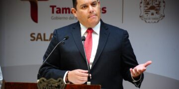 Benefició Cabeza de Vaca con contratos a los Carmona, denuncia Salud