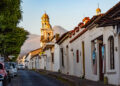 Descubre el encanto literario de Comala, el Pueblo Blanco de América