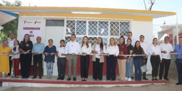 Entrega alcalde aula educativa en arranque del ciclo escolar en Victoria