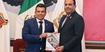 Entrega Lalo Gattás informe por escrito al Cabildo de Victoria