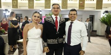 Asisten Lalo y Lucy a ceremonia de Grito de Independencia