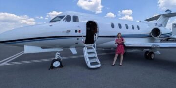 Se lanza de un puente funcionaria de Morena por criticas de viaje en Jet Privado