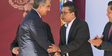 Participa alcalde junto al Gobernador en ceremonia cívico-militar en Victoria