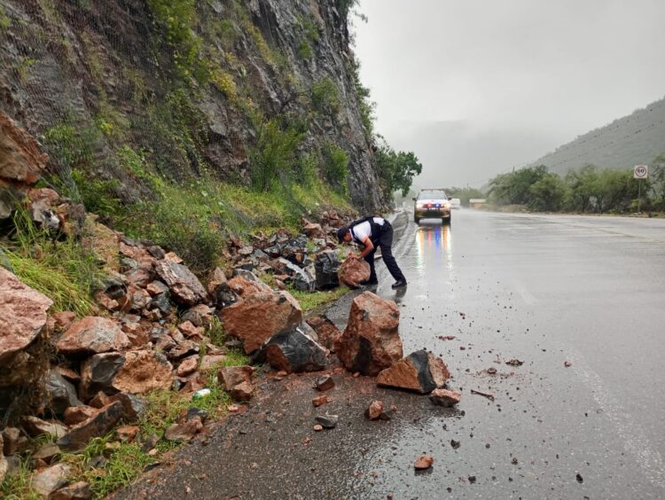 Deslaves afectan carretera Rumbo Nuevo por lluvias en Tamaulipas