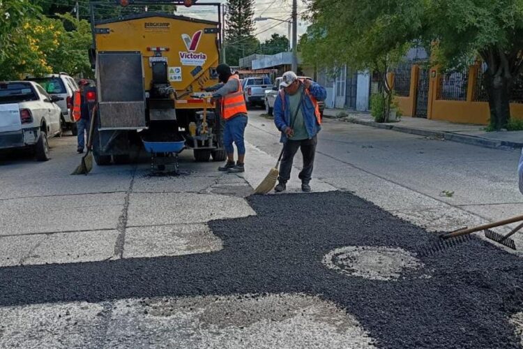 Llega Plan Emergente de Bacheo a siete colonias más