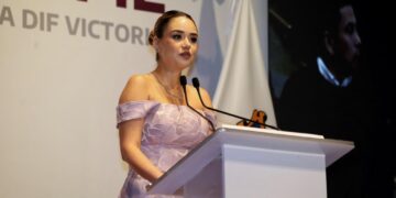 Convoca Lucy de Gattás a seguir unidos de corazón por las familias de Victoria