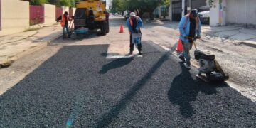 Cuadrillas siguen eliminando baches de avenidas y calles de Victoria