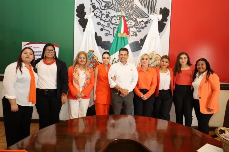 Firma Victoria decálogo contra la violencia hacia las mujeres