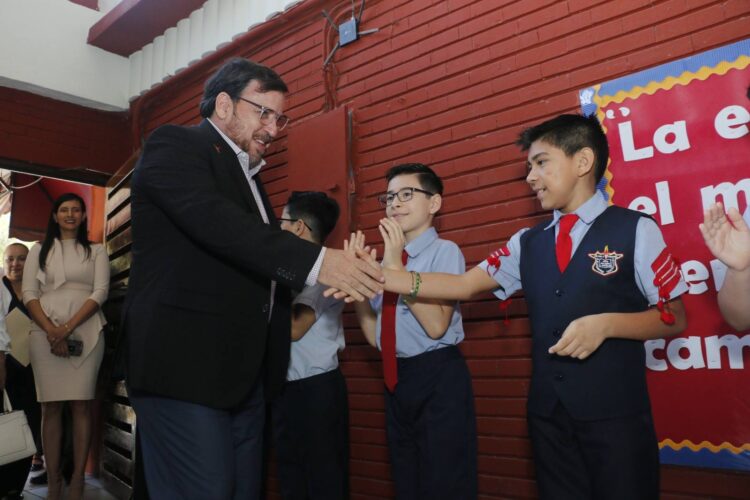 La SET apunta a que un 95% de 73 mil estudiantes de secundaria continúen sus estudios