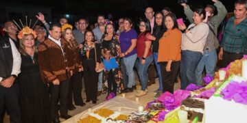 Entre colores y tradición, celebran Lalo y Lucy festival de Día de Muertos