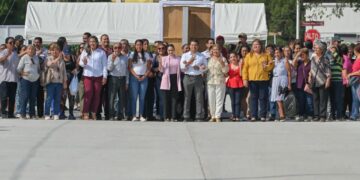 Entrega alcalde calle pavimentada con concreto hidráulico en la Col. Sierra Madre