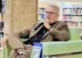 En Victoria, presentan libro «A favor del viento», que explora la condición humana
