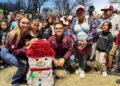 Encabeza Humberto Prieto y Vero Garza posada navideña con más de 300 niños en la colonia Almaguer