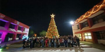 El Instituto Tecnológico de Ciudad Victoria realiza el tradicional Encendido del Pino 2025